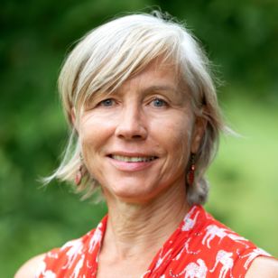 Christine Sieber (sie/elle/lei)